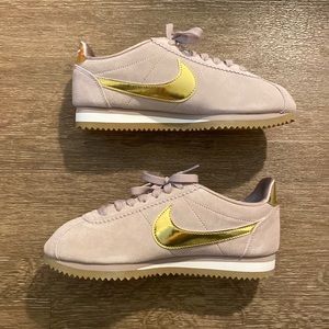 Nike Classic Cortez SE, 6.5, NWT, pink/gold